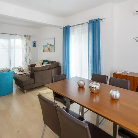 Villa Hubstay - Blue Harmony In Protaras - 5 Min Walk To The Paralimni