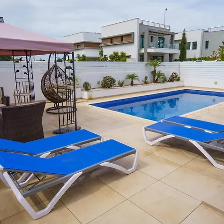 Villa Hubstay - Blue Harmony In Protaras - 5 Min Walk To The Paralimni